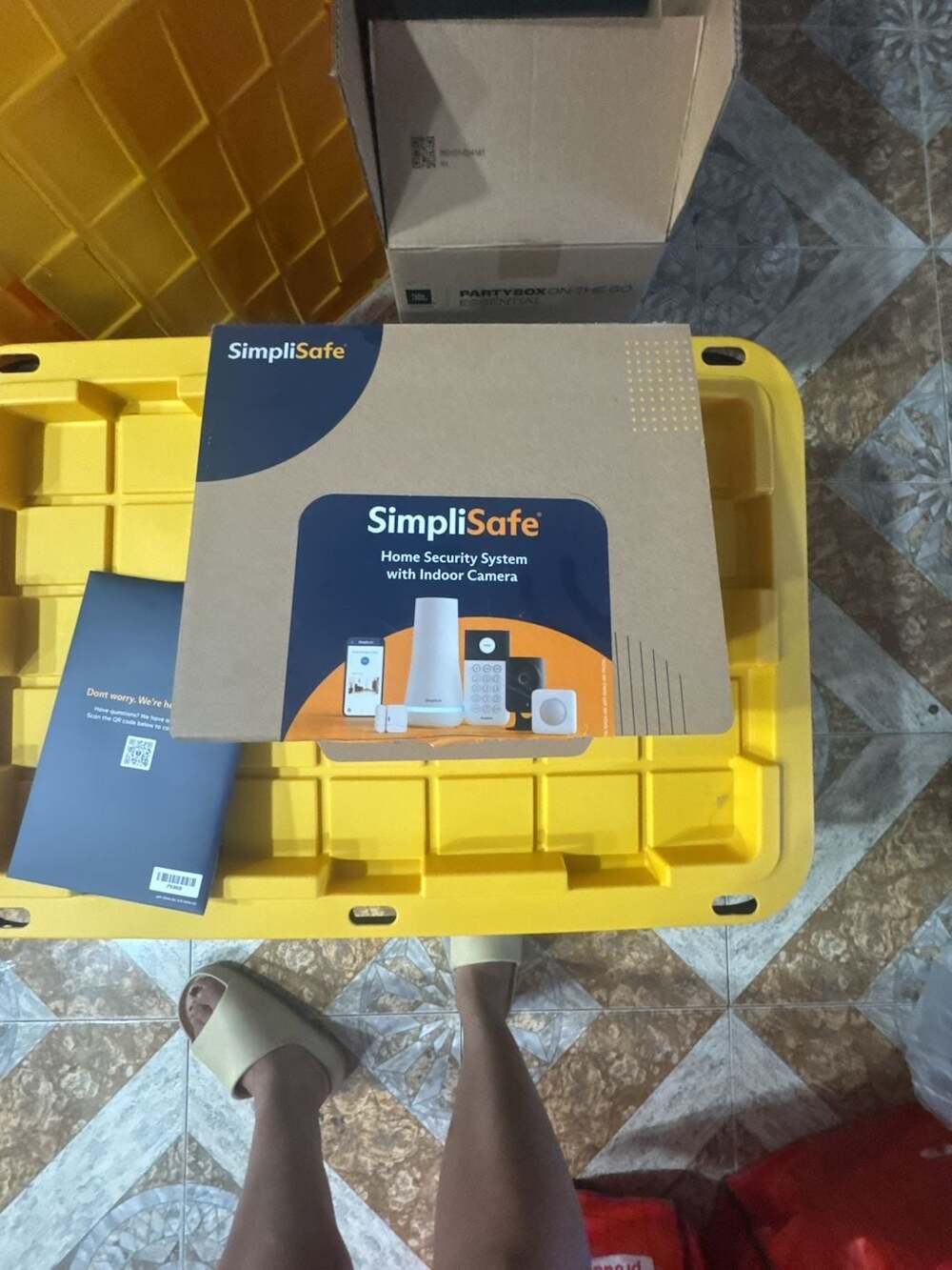 SimpliSafe Home Security System with Indoor Camera